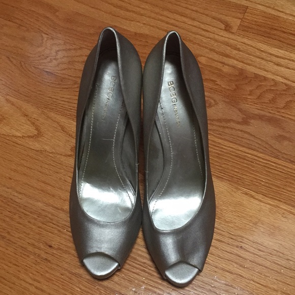 Peep toe, champagne stilettos - Picture 4 of 11